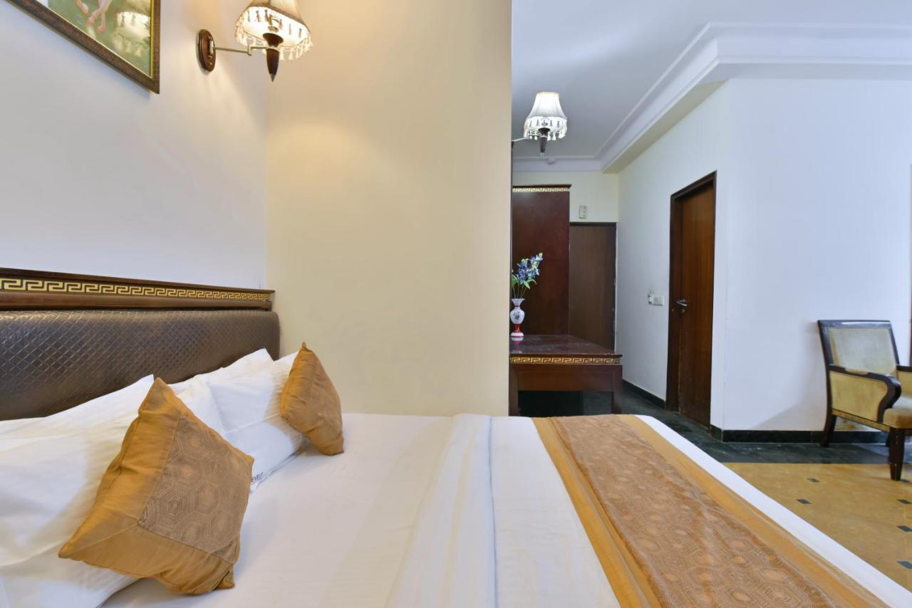 Hotel Revels By A1Rooms Neu-Delhi Exterior foto